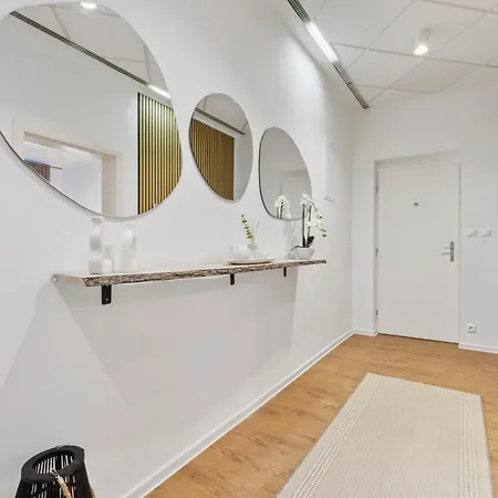 Luxe Living At Old Town Center Apartment