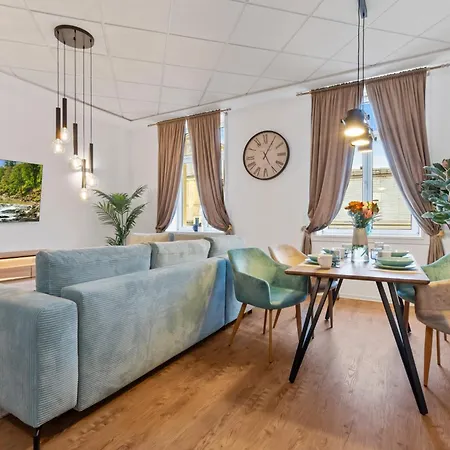 Luxe Living At Old Town Center Apartment *