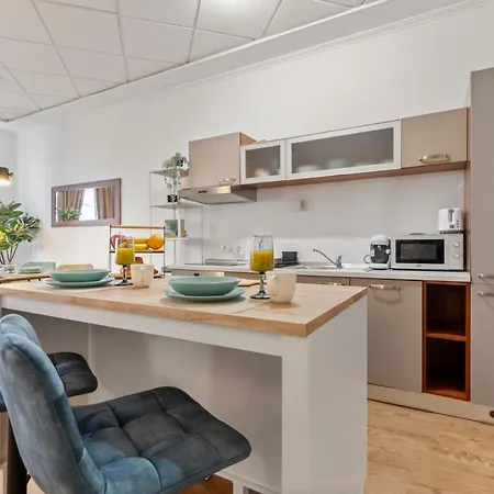 Luxe Living At Old Town Center Apartment