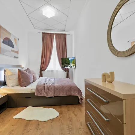 Luxe Living At Old Town Center Apartment Bratislava