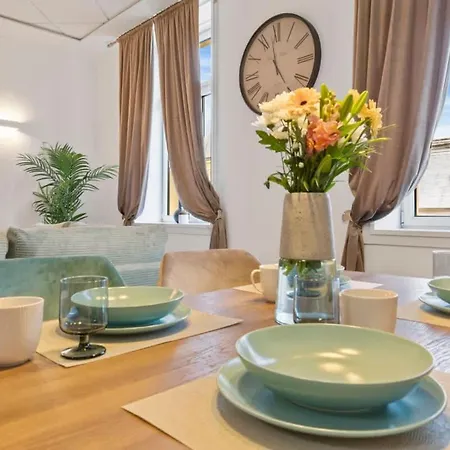 Luxe Living At Old Town Center Bratislava