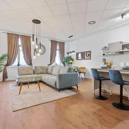 Luxe Living At Old Town Center * Bratislava