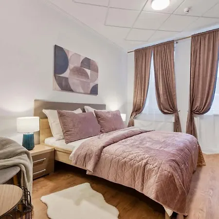 Luxe Living At Old Town Center Apartmán *