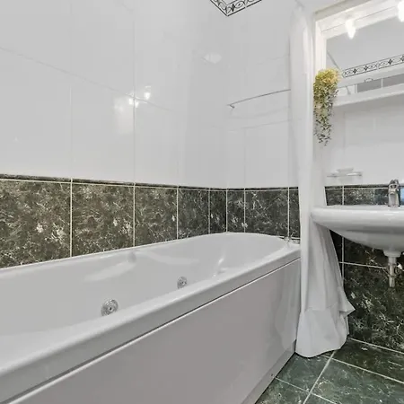 Luxe Living At Old Town Center * Bratislava