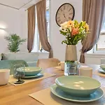 Luxe Living At Old Town Center Bratislava