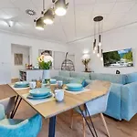 Luxe Living At Old Town Center