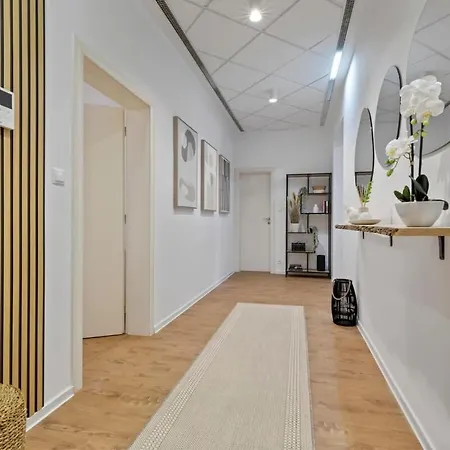Luxe Living At Old Town Center Bratislava